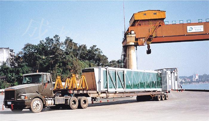 承運(yùn)綿陽機(jī)場(chǎng)飛機(jī)場(chǎng)通道.jpg 承運(yùn)綿陽機(jī)場(chǎng)飛機(jī)場(chǎng)通道.jpg