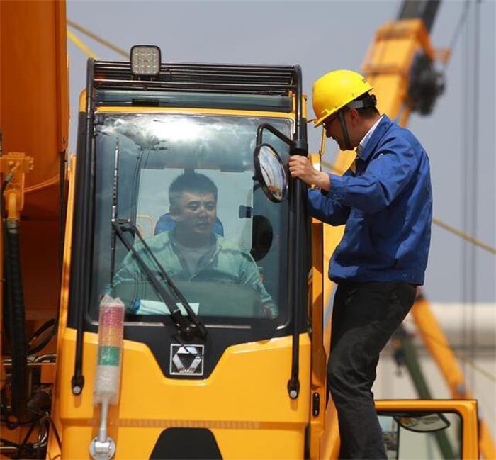 徐工十年磨一劍 最新發布起重機引領國內行業邁向中高端 徐工十年磨一劍 最新發布起重機引領國內行業邁向中高端