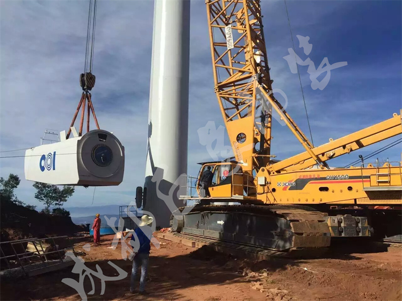 云南楚雄中電 投上海電氣 2.0 風(fēng)機(jī)吊裝.jpg